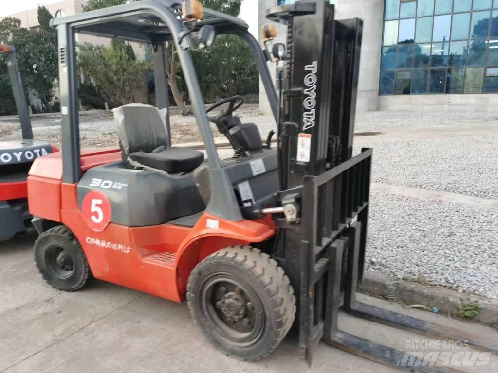 Toyota 7FD 30 Dízel targoncák