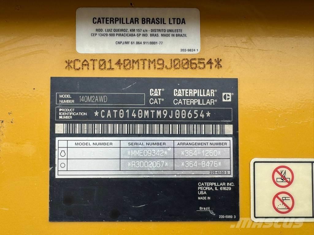 CAT 140M2 AWD Gréderek