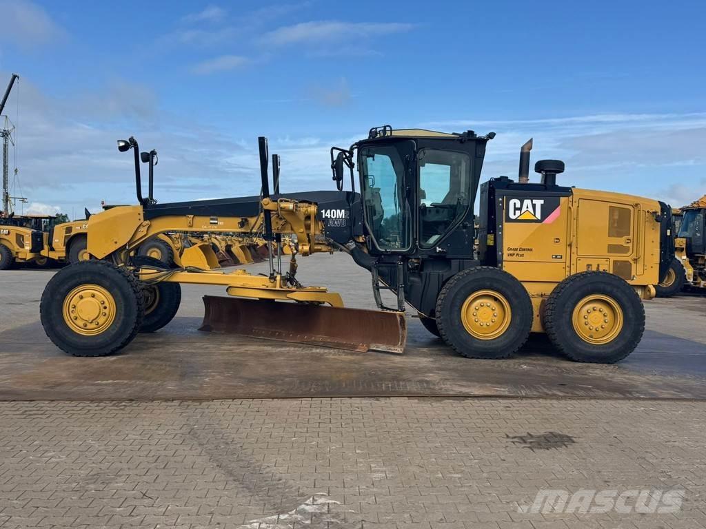 CAT 140M2 AWD Gréderek