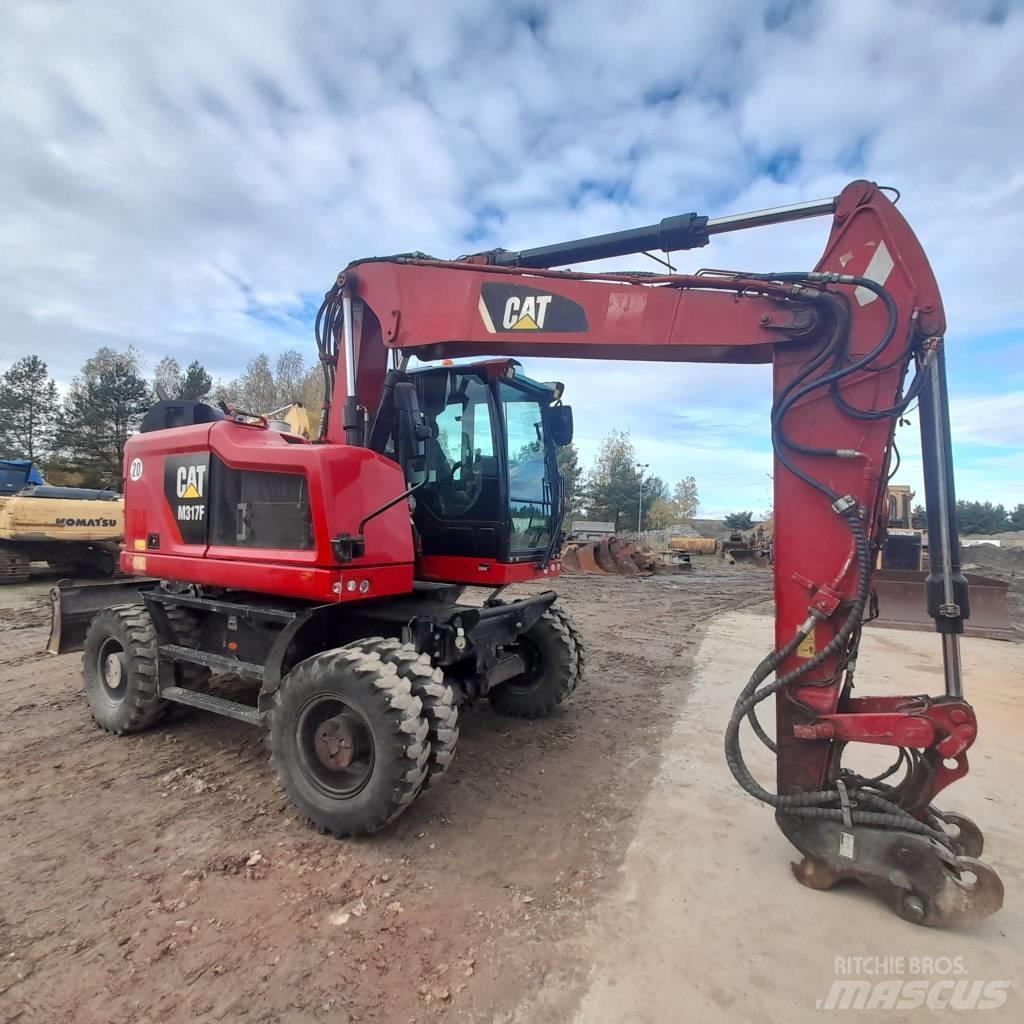 CAT M317 Gumikerekes kotrók