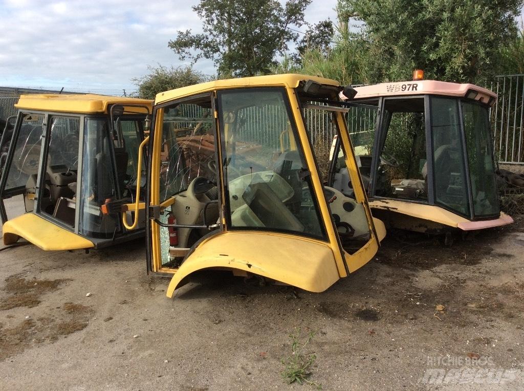 Komatsu WB 97 R Vezetőfülke és belső tartozékok
