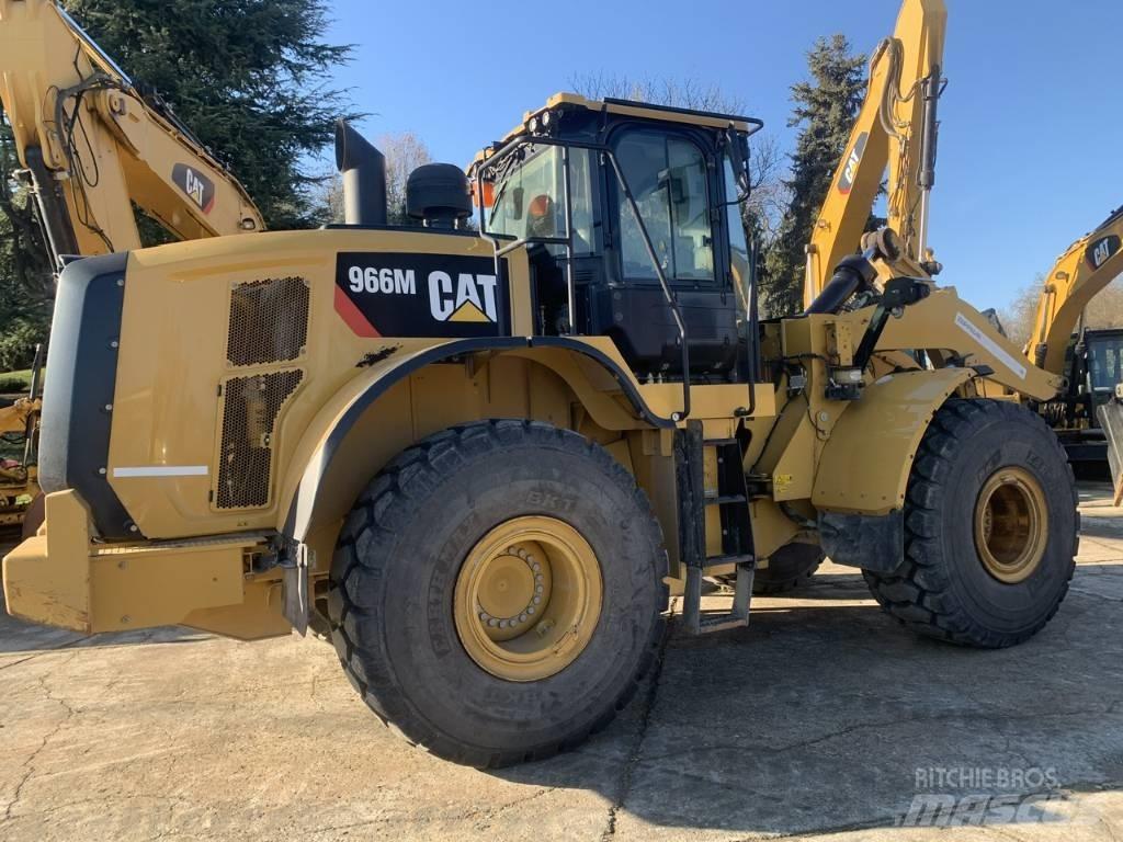 CAT 966 M Gumikerekes homlokrakodók
