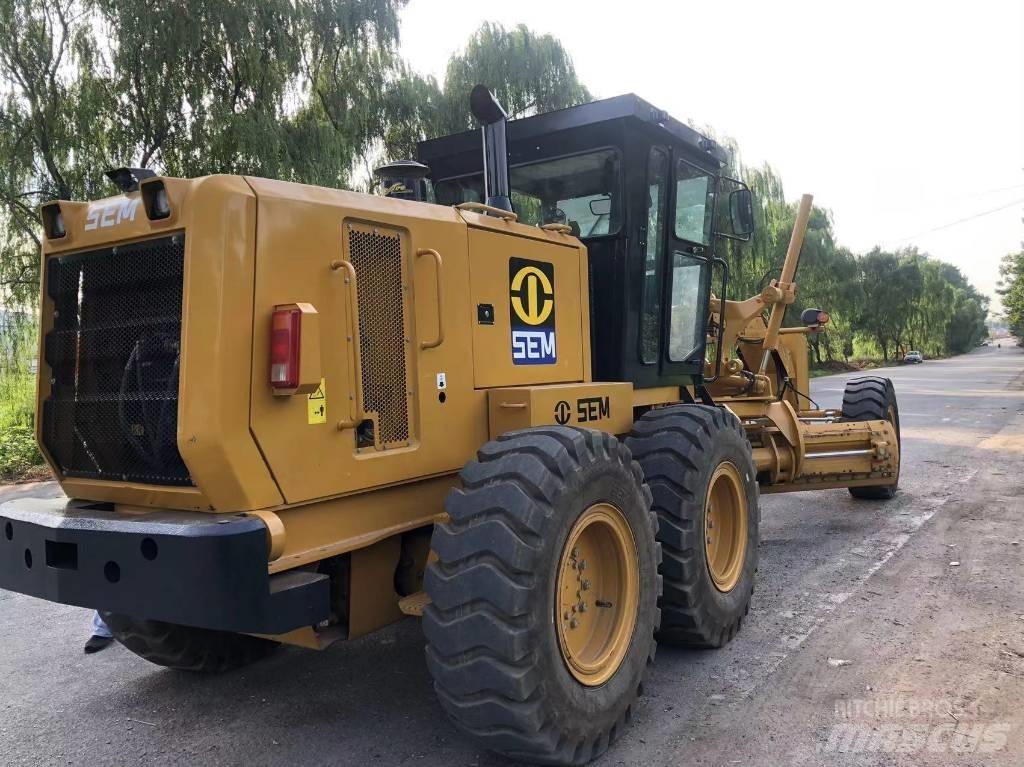 SEM 922F grader Gréderek