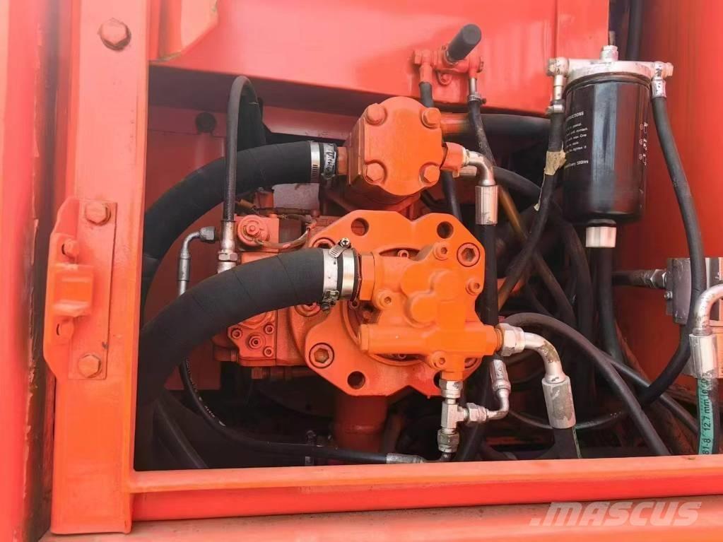 Doosan DH 150 Gumikerekes kotrók