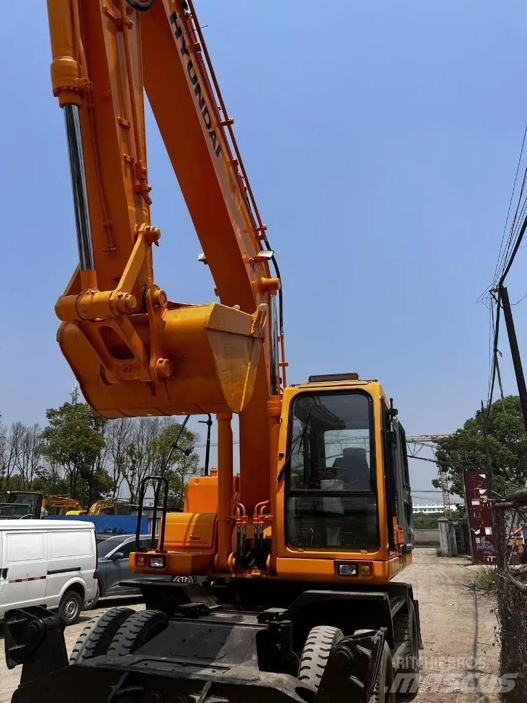 Hyundai R210W-7 Gumikerekes kotrók