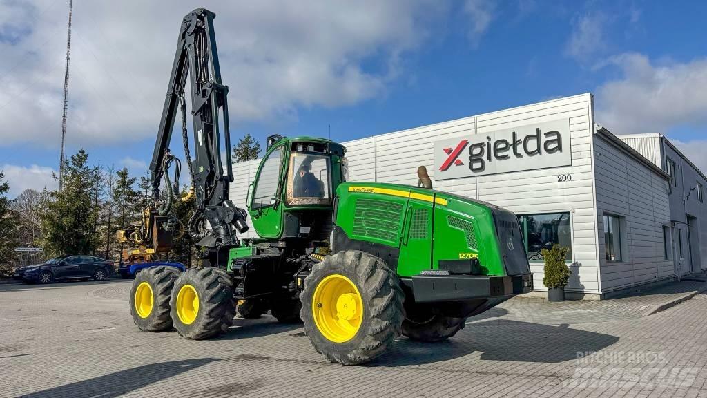 John Deere 1270 E Betakarítók