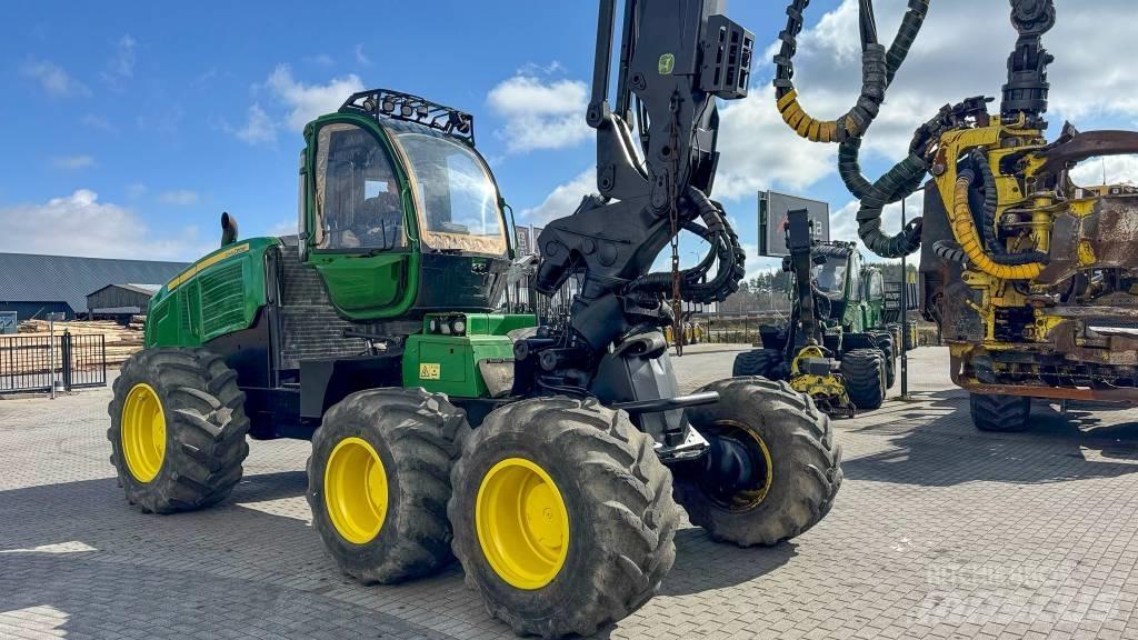 John Deere 1270 E Betakarítók