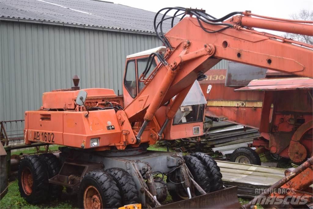 Atlas 1602 Gumikerekes kotrók