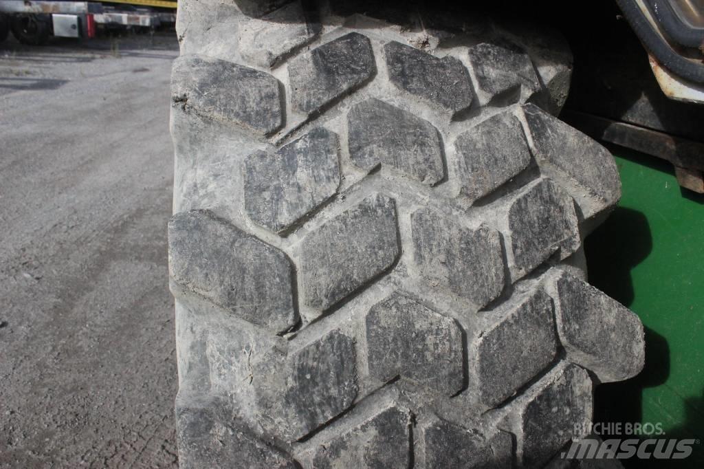 Huddig 960 Gumikerekes kotrók