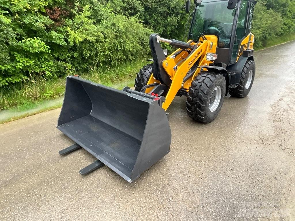 Schäffer 5470Z Gumikerekes homlokrakodók