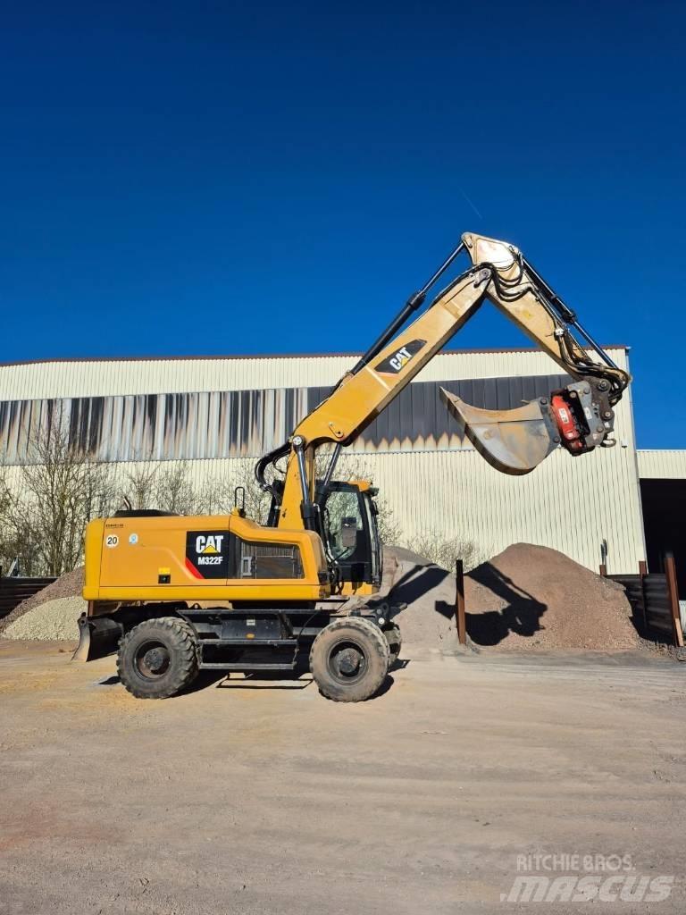CAT M322F Gumikerekes kotrók