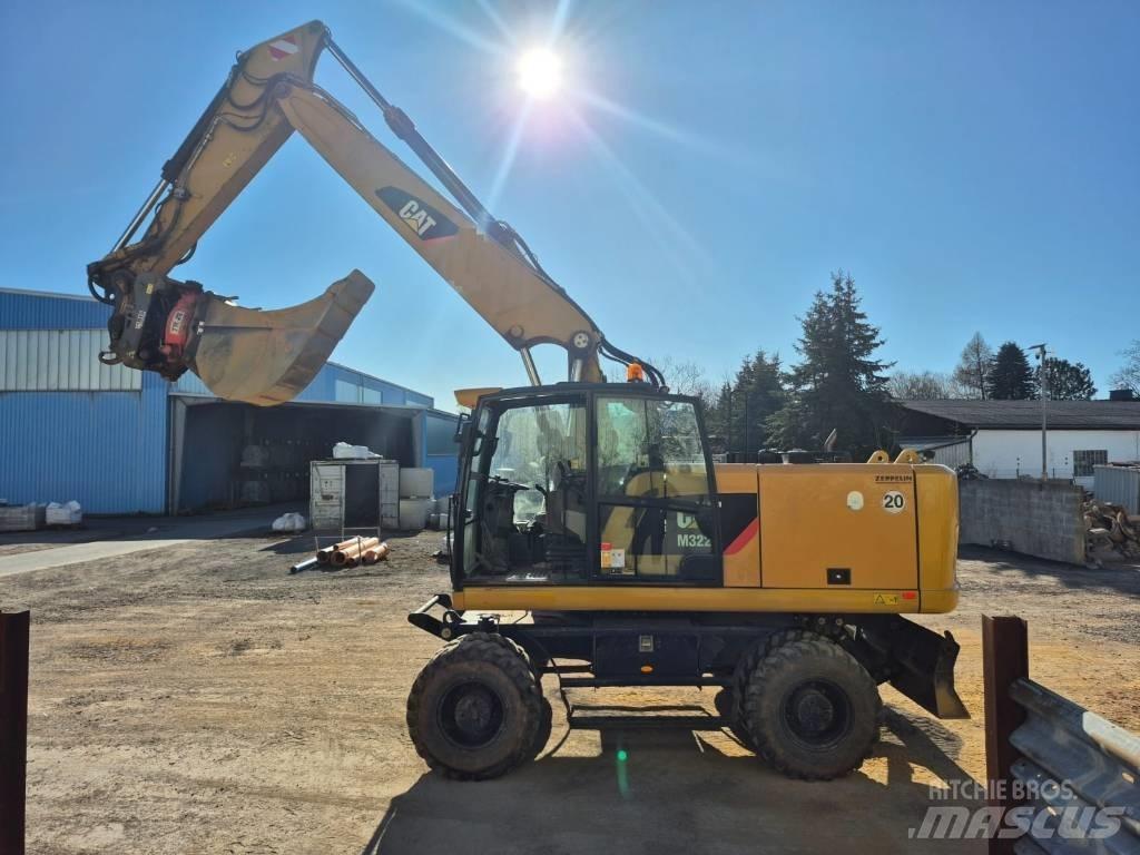 CAT M322F Gumikerekes kotrók
