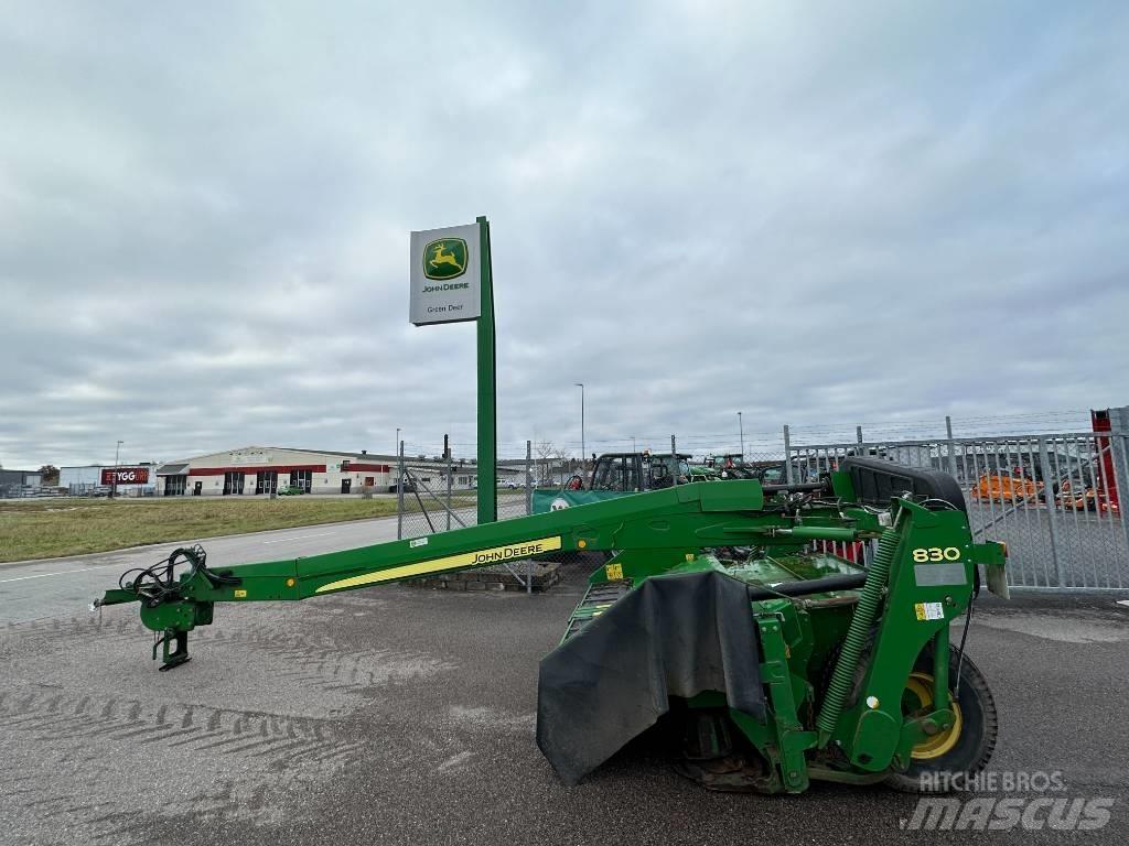 John Deere 830 Öntöző Kaszák