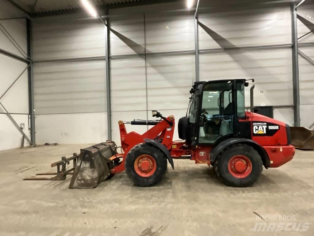 CAT 906 M Gumikerekes homlokrakodók