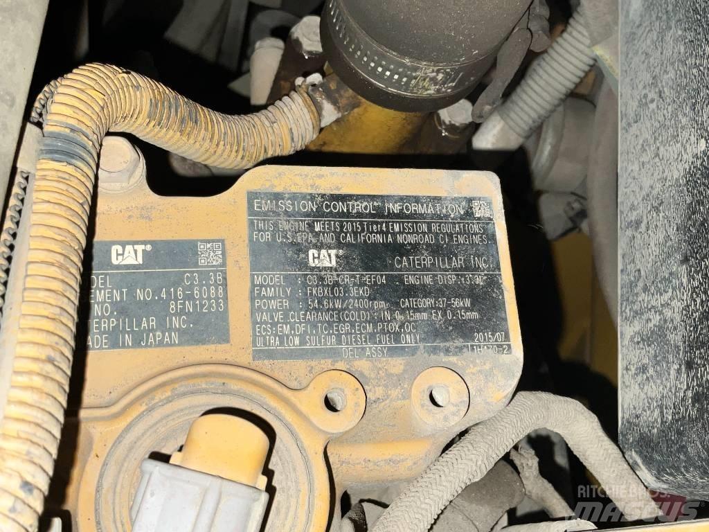 CAT 906 M Gumikerekes homlokrakodók