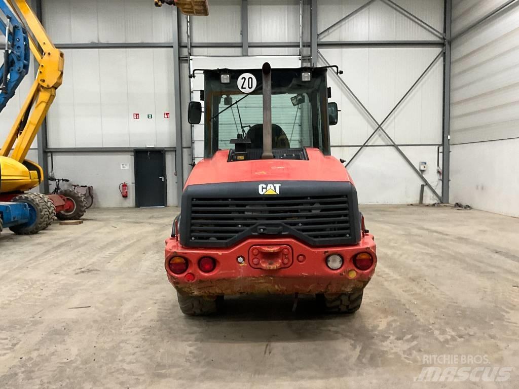 CAT 906 M Gumikerekes homlokrakodók