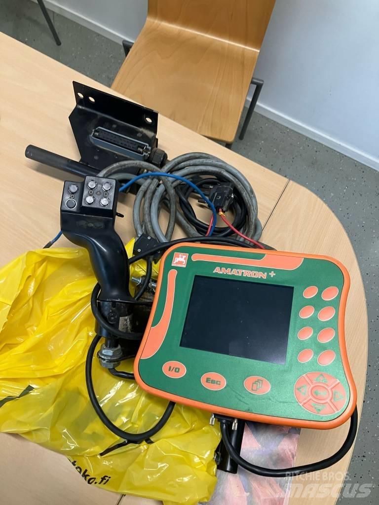 Amazone UX 3200 Vontatott trágyaszórók