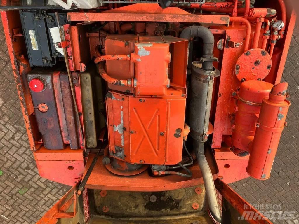 Atlas 1304 Gumikerekes kotrók