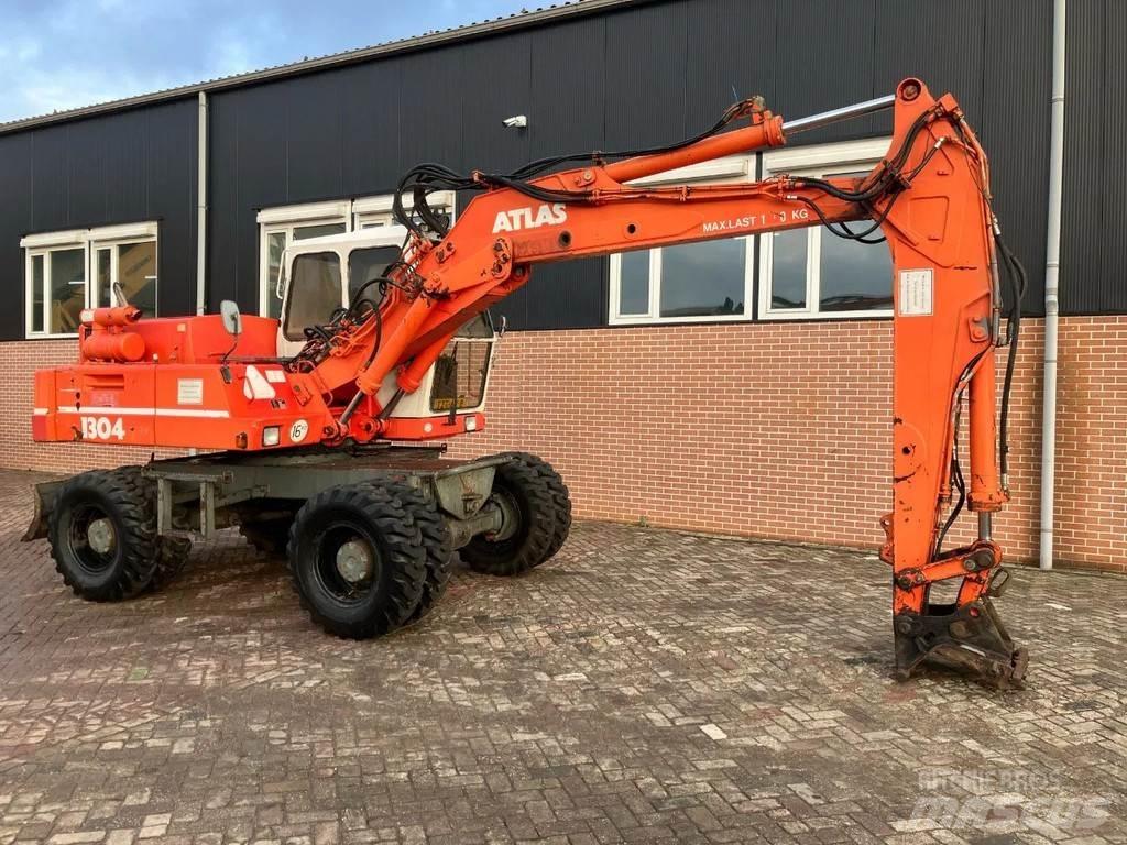 Atlas 1304 Gumikerekes kotrók