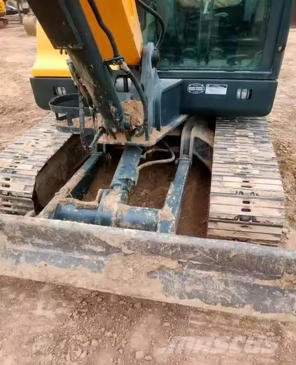 Hyundai 60vs Lánctalpas kotrók