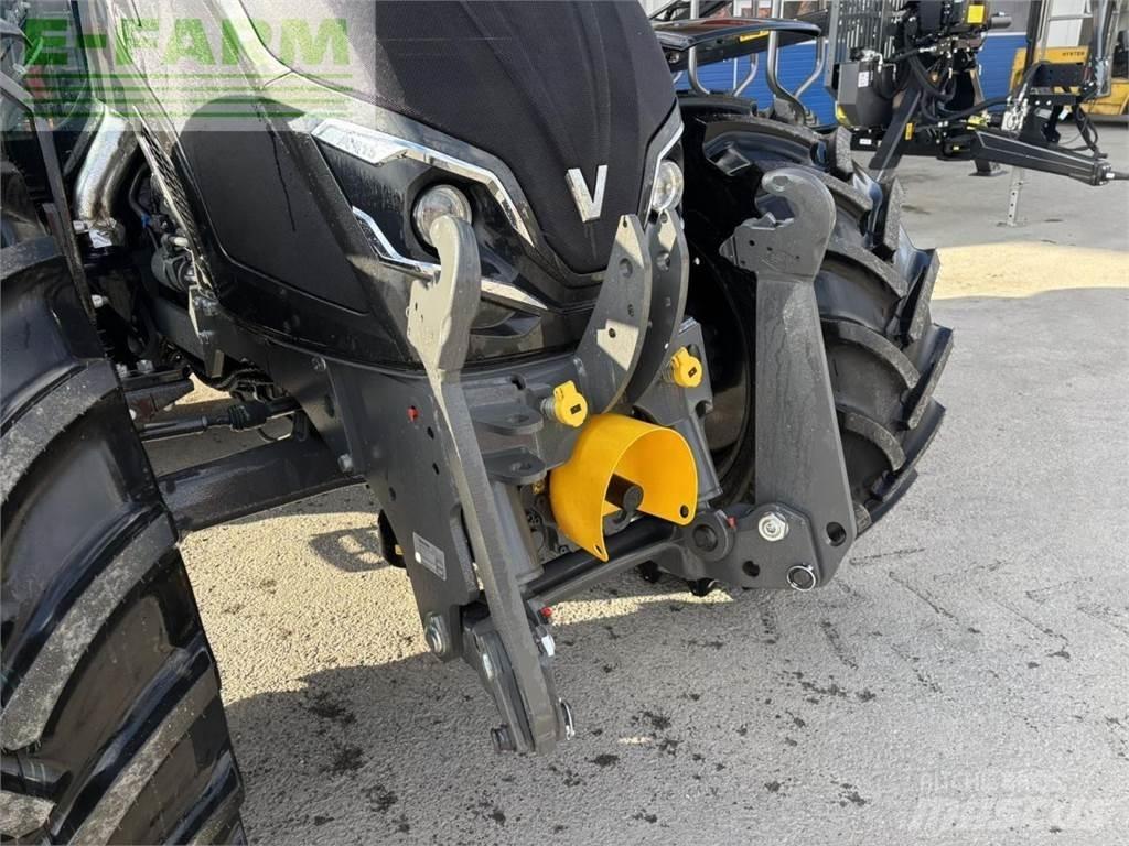 Valtra a 115 Traktorok