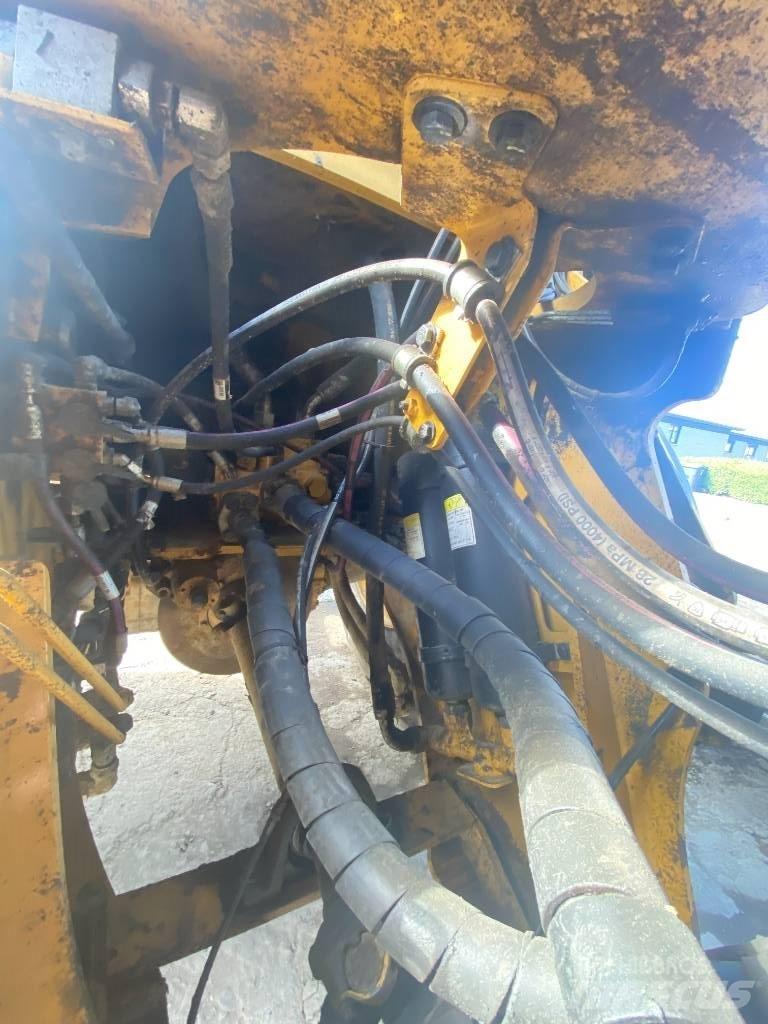 CAT 966 M Gumikerekes homlokrakodók