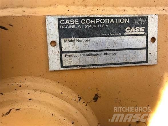 CASE 570L XT Gumikerekes homlokrakodók