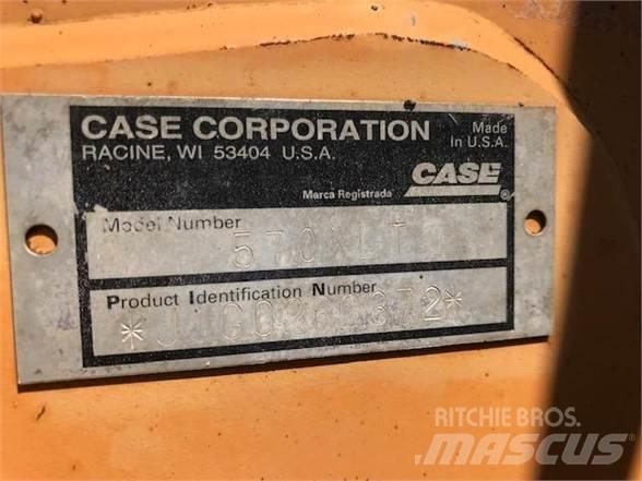 CASE 570L XT Gumikerekes homlokrakodók