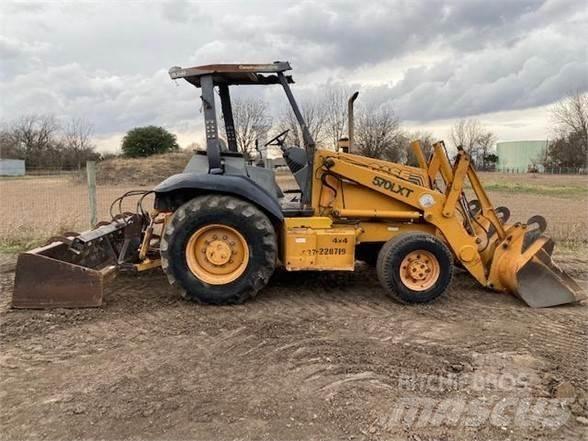 CASE 570L XT Gumikerekes homlokrakodók