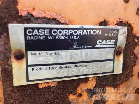 CASE 621D Gumikerekes homlokrakodók