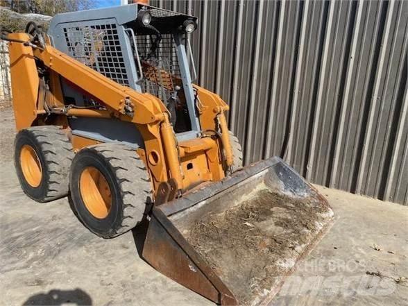 CASE 70XT Kompaktrakodók