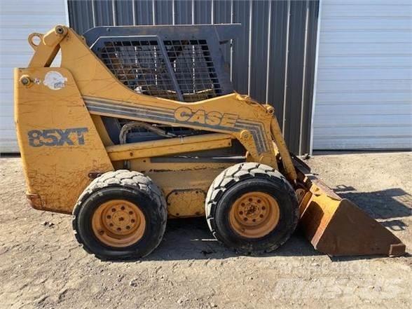 CASE 85XT Kompaktrakodók