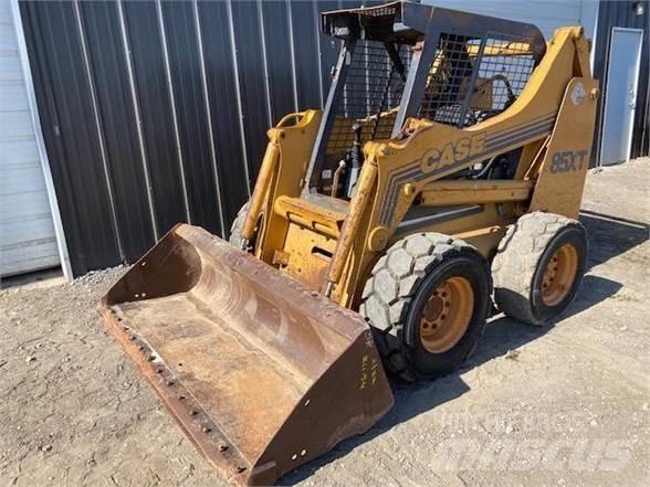 CASE 85XT Kompaktrakodók