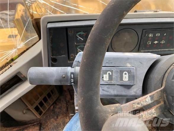 CAT 924F Gumikerekes homlokrakodók