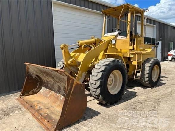 CAT 924F Gumikerekes homlokrakodók