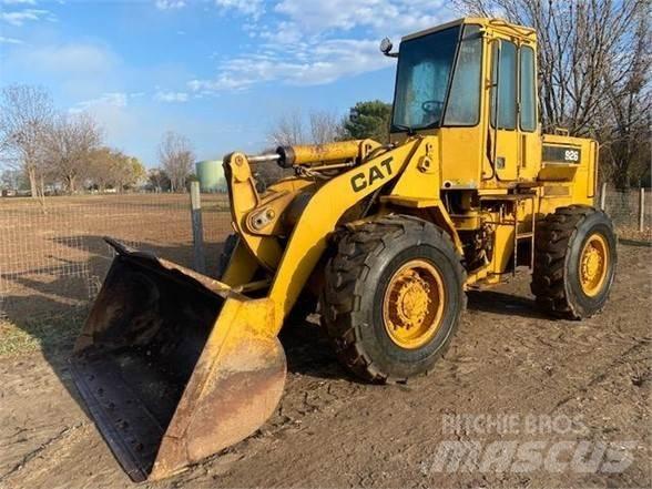 CAT 926 Gumikerekes homlokrakodók