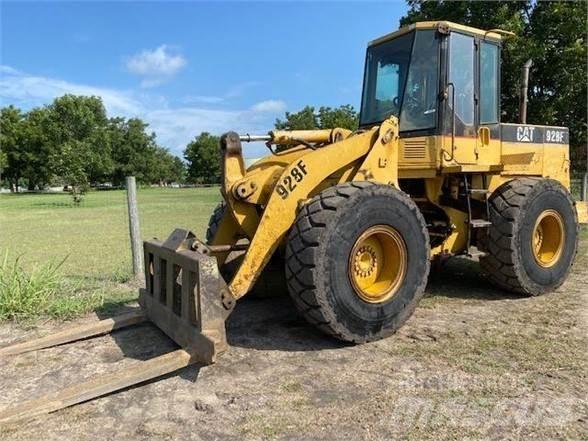 CAT 928F Gumikerekes homlokrakodók