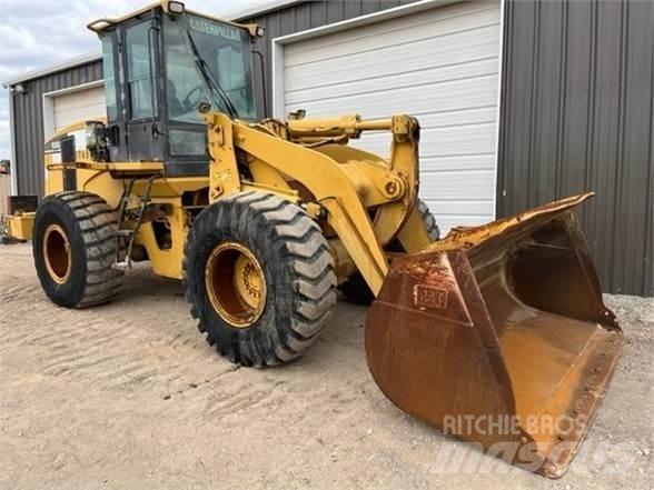 CAT 938G Gumikerekes homlokrakodók