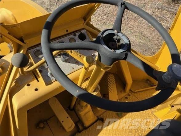 CAT 950 Gumikerekes homlokrakodók