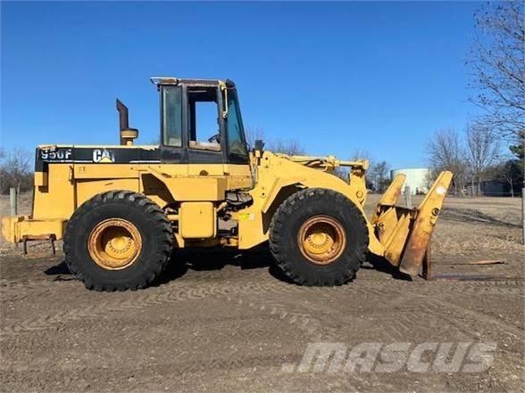CAT 950F Gumikerekes homlokrakodók