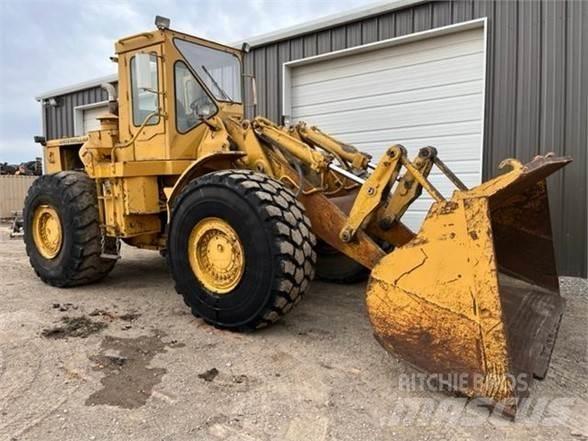 CAT 980B Gumikerekes homlokrakodók
