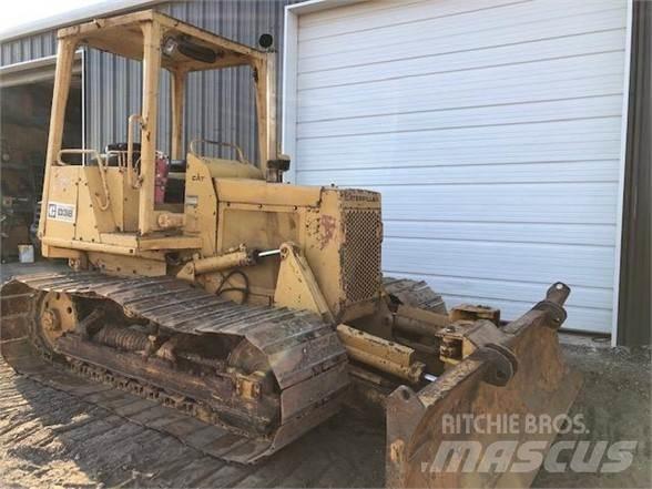 CAT D3B lánctalpas dózerek