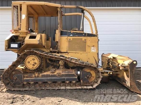 CAT D5M XL lánctalpas dózerek