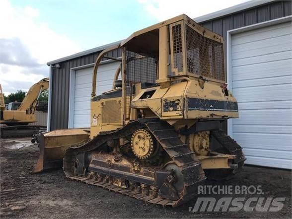 CAT D5M XL lánctalpas dózerek