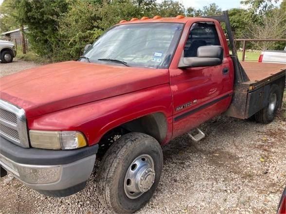 Dodge 3500SLT Platós / Ponyvás teherautók