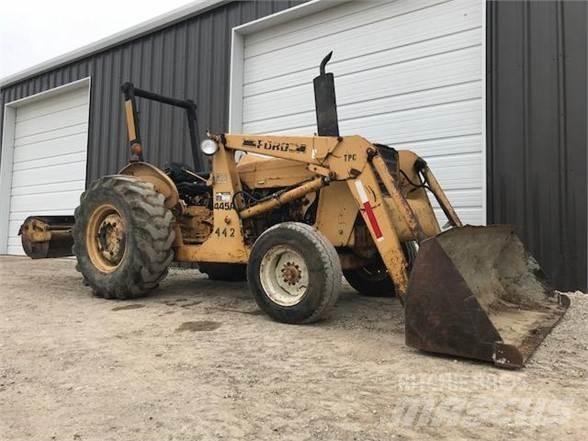 Ford 445A Gumikerekes homlokrakodók