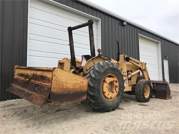 Ford 445A Gumikerekes homlokrakodók