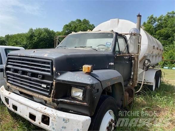 Ford F800 Tartályos teherautók