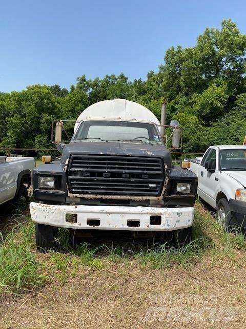 Ford F800 Tartályos teherautók