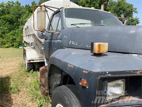 Ford F800 Tartályos teherautók